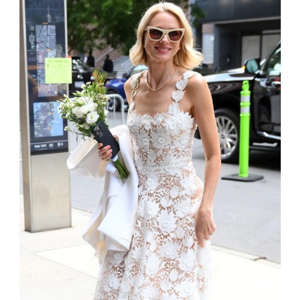 Oscar de la Renta Water Lily Guipure Lace Dress.